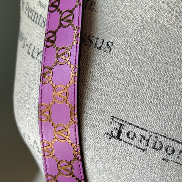 Valentino logo lavender crossbody w/dust bag NWT - Picture 5 of 16